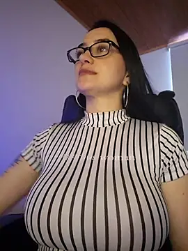 preetypeach online show from April 1, 2026, 8:39 pm