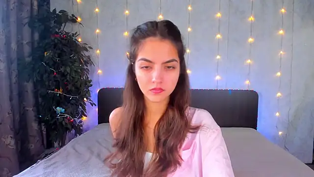 Milana Crystal  online show from December 3, 2025, 8:25 am