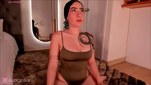 Lexie-red online show from April 1, 2026, 11:01 pm