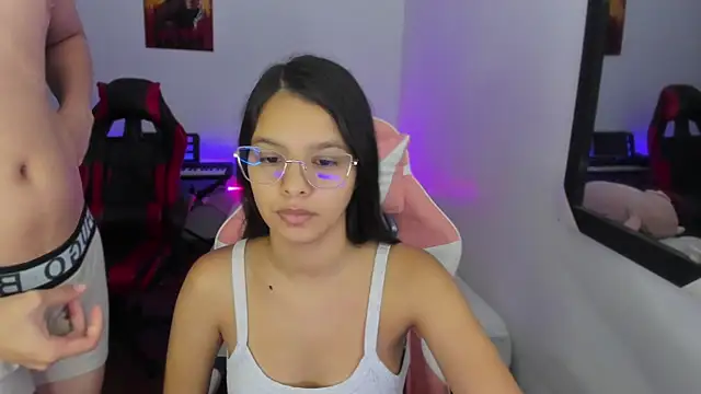 jessi and boy online show from November 26, 2025, 7:14 pm