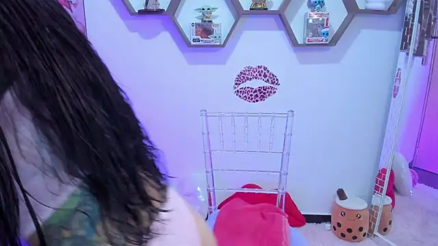 Snapshot of SharonSander chatting on February 28, 2025, 2:20 am SharonSander online show from February 28, 2025, 2:20 am