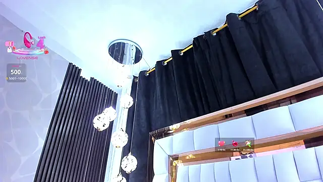 SarayRoyse online show from March 28, 2026, 7:37 pm