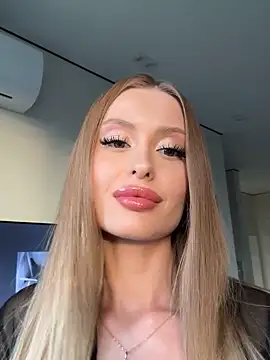 Snapshot of Sweet__Milly chatting on September 25, 2025, 2:01 pm Sweet Milly online show from September 25, 2025, 2:01 pm