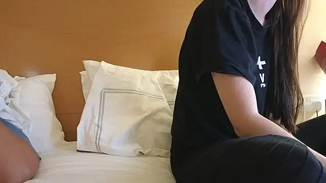 Mr-and-Mrs-Smith online show from October 12, 2025, 2:40 pm