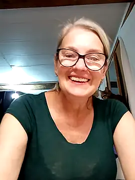 irinamaux online show from October 26, 2025, 6:19 pm