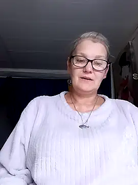 irinamaux online show from July 4, 2026, 8:46 pm