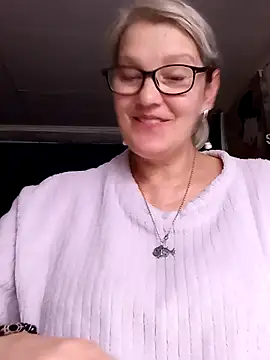 irinamaux online show from June 26, 2026, 5:24 am