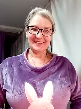 irinamaux online show from February 3, 2026, 4:43 am