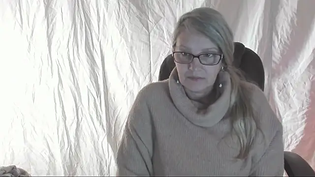 irinamaux online show from March 22, 2025, 5:28 am