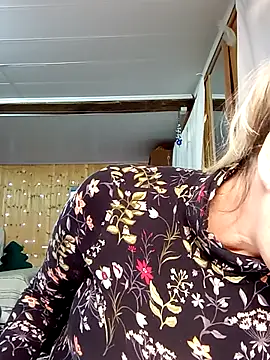 irinamaux online show from October 2, 2025, 7:23 am