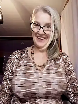 irinamaux online show from November 8, 2025, 7:12 am