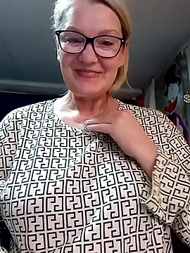 irinamaux online show from April 12, 2026, 4:38 am