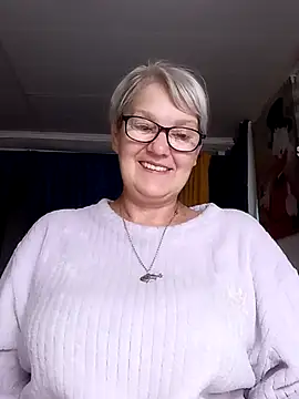 irinamaux online show from July 10, 2026, 2:33 am