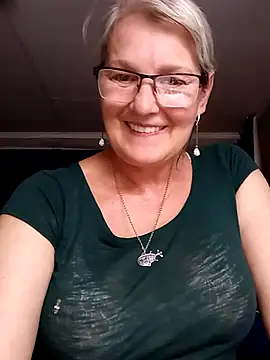 irinamaux online show from July 11, 2026, 3:12 pm