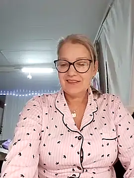 irinamaux online show from November 19, 2025, 5:57 pm