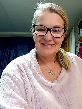 irinamaux online show from April 4, 2026, 2:40 am