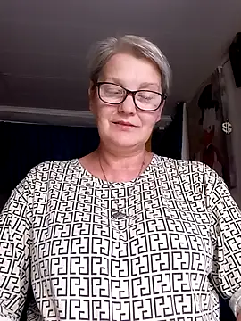 irinamaux online show from July 8, 2026, 8:20 pm