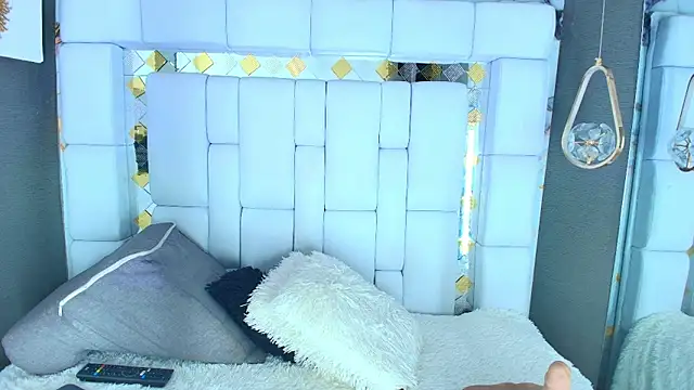 emily madrid online show from September 30, 2025, 6:41 am