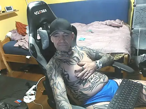 Tomi18cmm2 online show from October 31, 2025, 10:38 pm