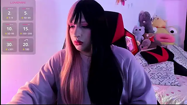 Snapshot of _Skie_ chatting on February 7, 2025, 8:33 am  Skie  online show from February 7, 2025, 8:33 am