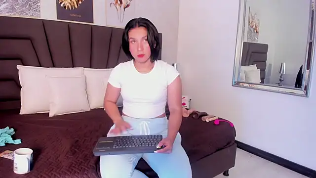 Snapshot of Sofi_Perez_ chatting on February 25, 2025, 11:43 am Sofi Perez online show from February 25, 2025, 11:43 am