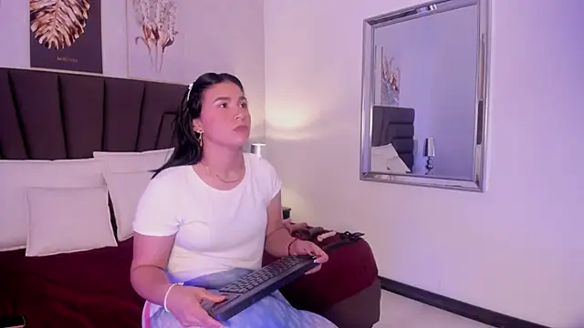 Snapshot of Sofi_Perez_ chatting on March 20, 2025, 11:16 am Sofi Perez online show from March 20, 2025, 11:16 am