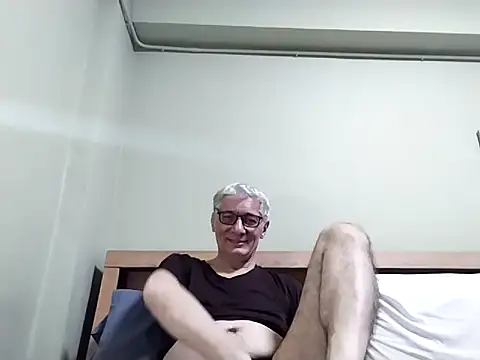 BIGUNCUTHARDCOCK online show from November 22, 2025, 1:43 pm