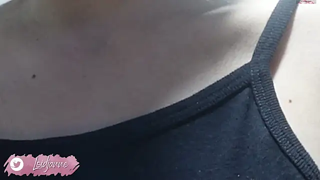 loIijanne online show from November 10, 2025, 4:06 am