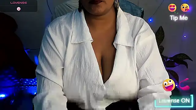 Snapshot of Love_Winss chatting on September 29, 2025, 4:01 pm Love Winss online show from September 29, 2025, 4:01 pm