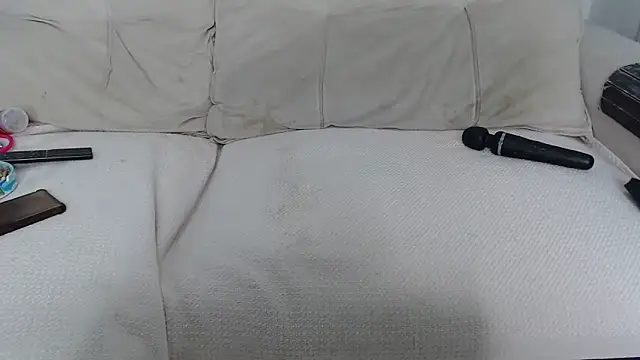 AninhaSampaio online show from December 18, 2024, 5:04 am