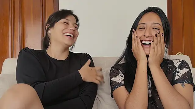 2SummerLove1 online show from October 28, 2025, 2:16 pm