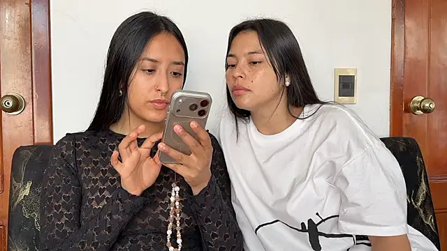 Snapshot of 2SummerLove1 chatting on January 17, 2026, 2:53 pm 2SummerLove1 online show from January 17, 2026, 2:53 pm