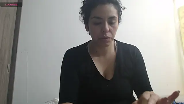 Snapshot of Anne_purple chatting on March 21, 2025, 4:51 pm Anne purple online show from March 21, 2025, 4:51 pm