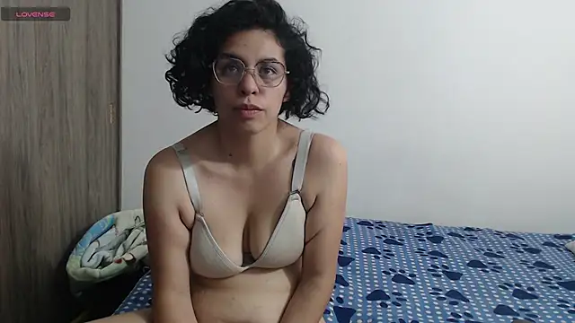 Snapshot of Anne_purple chatting on February 11, 2025, 7:05 pm Anne purple online show from February 11, 2025, 7:05 pm