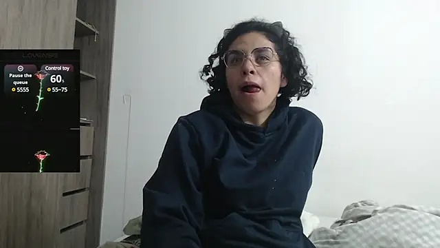 Snapshot of Anne_purple chatting on February 28, 2025, 3:37 pm Anne purple online show from February 28, 2025, 3:37 pm