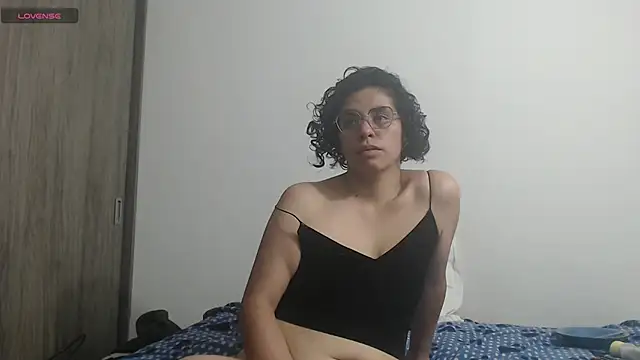 Snapshot of Anne_purple chatting on January 27, 2025, 8:07 pm Anne purple online show from January 27, 2025, 8:07 pm