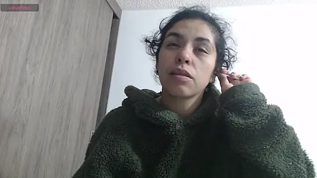 Snapshot of Anne_purple chatting on March 10, 2025, 1:43 pm Anne purple online show from March 10, 2025, 1:43 pm