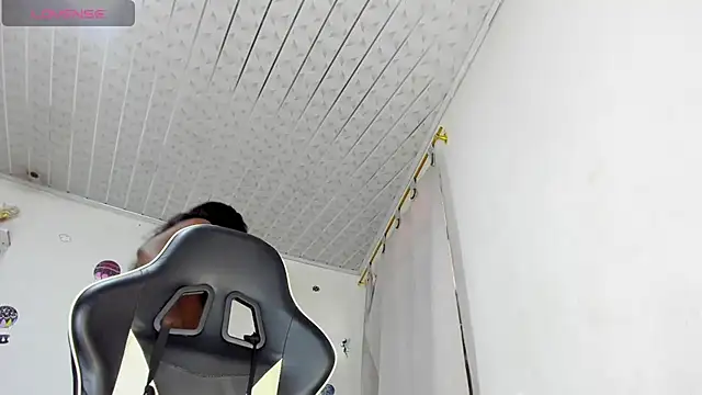 Snapshot of Holly_Sailt chatting on October 10, 2025, 8:20 pm Holly Sailt online show from October 10, 2025, 8:20 pm