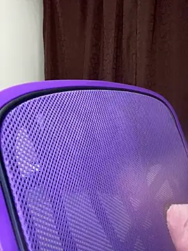 CristalGmez online show from April 15, 2026, 2:39 am