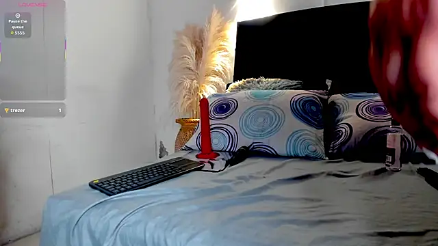 Julieta Coopeer  online show from November 10, 2025, 10:20 am