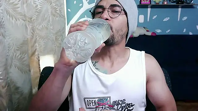 Snapshot of ponzothc chatting on November 3, 2025, 8:23 pm ponzothc online show from November 3, 2025, 8:23 pm