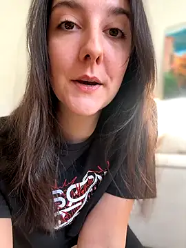  Juliette online show from November 4, 2025, 1:37 pm