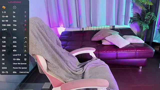 ashleyro1 online show from November 28, 2025, 1:11 pm