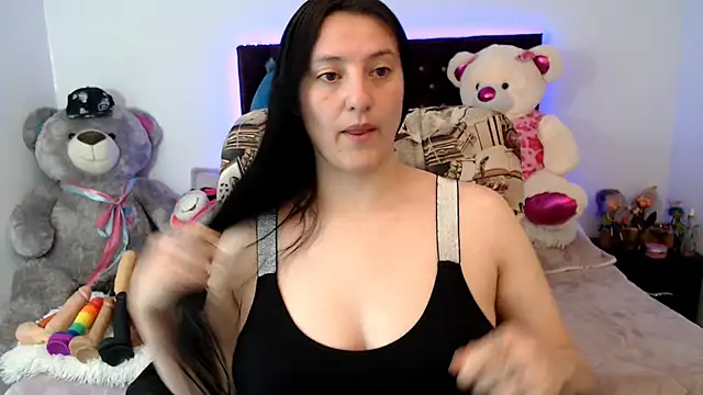 Snapshot of Lorenahot_06 chatting on November 19, 2025, 7:14 pm Lorenahot 06 online show from November 19, 2025, 7:14 pm