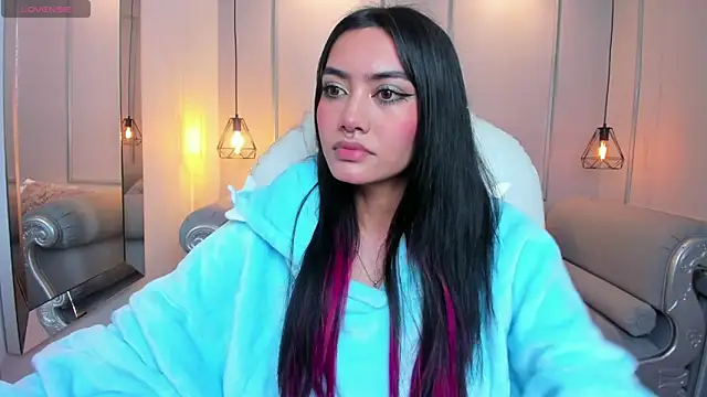 AzuraKindong online show from October 17, 2025, 7:04 pm