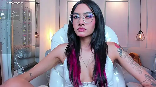 AzuraKindong online show from September 10, 2025, 7:24 pm