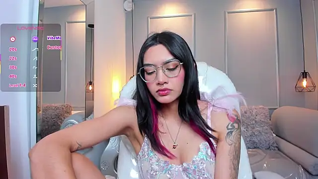 AzuraKindong online show from November 24, 2025, 7:25 pm