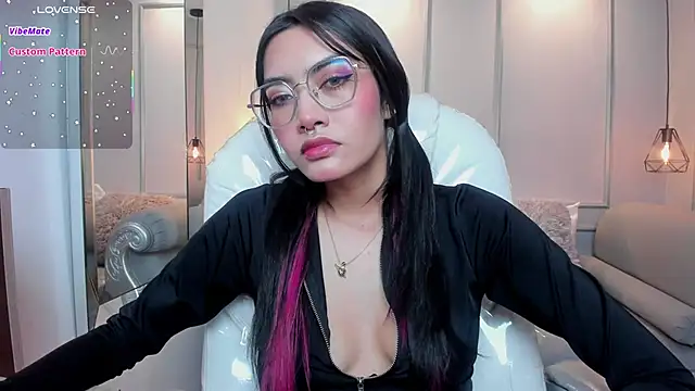 AzuraKindong online show from October 8, 2025, 7:36 pm