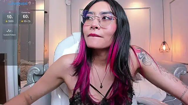 AzuraKindong online show from March 6, 2025, 10:26 pm