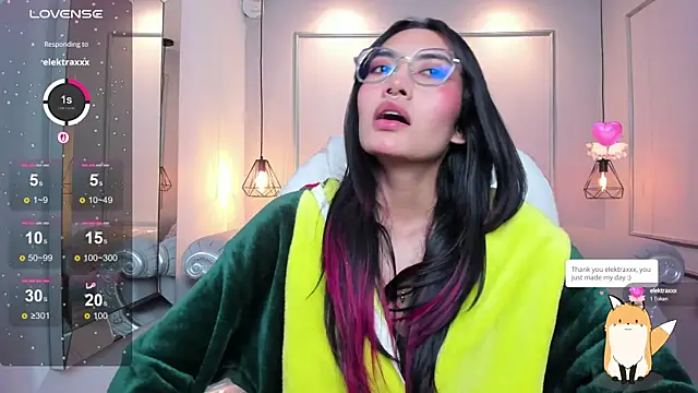 AzuraKindong online show from September 18, 2025, 7:50 pm